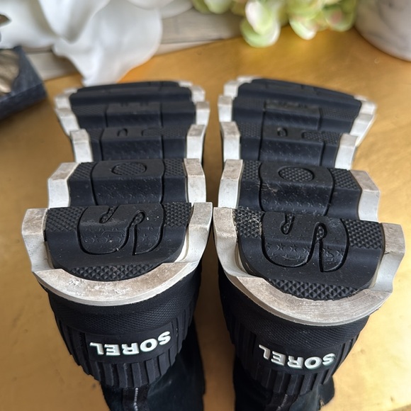 Sorel Kinetic Short Boots in Black Suede - Picture 15 of 16